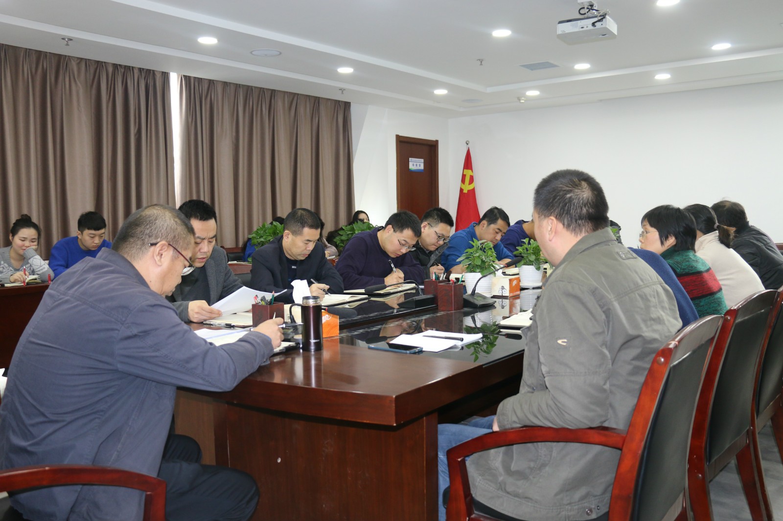 水环境公司召开整个干部职工大会 通报进建集团公司党委（扩大）会议心灵