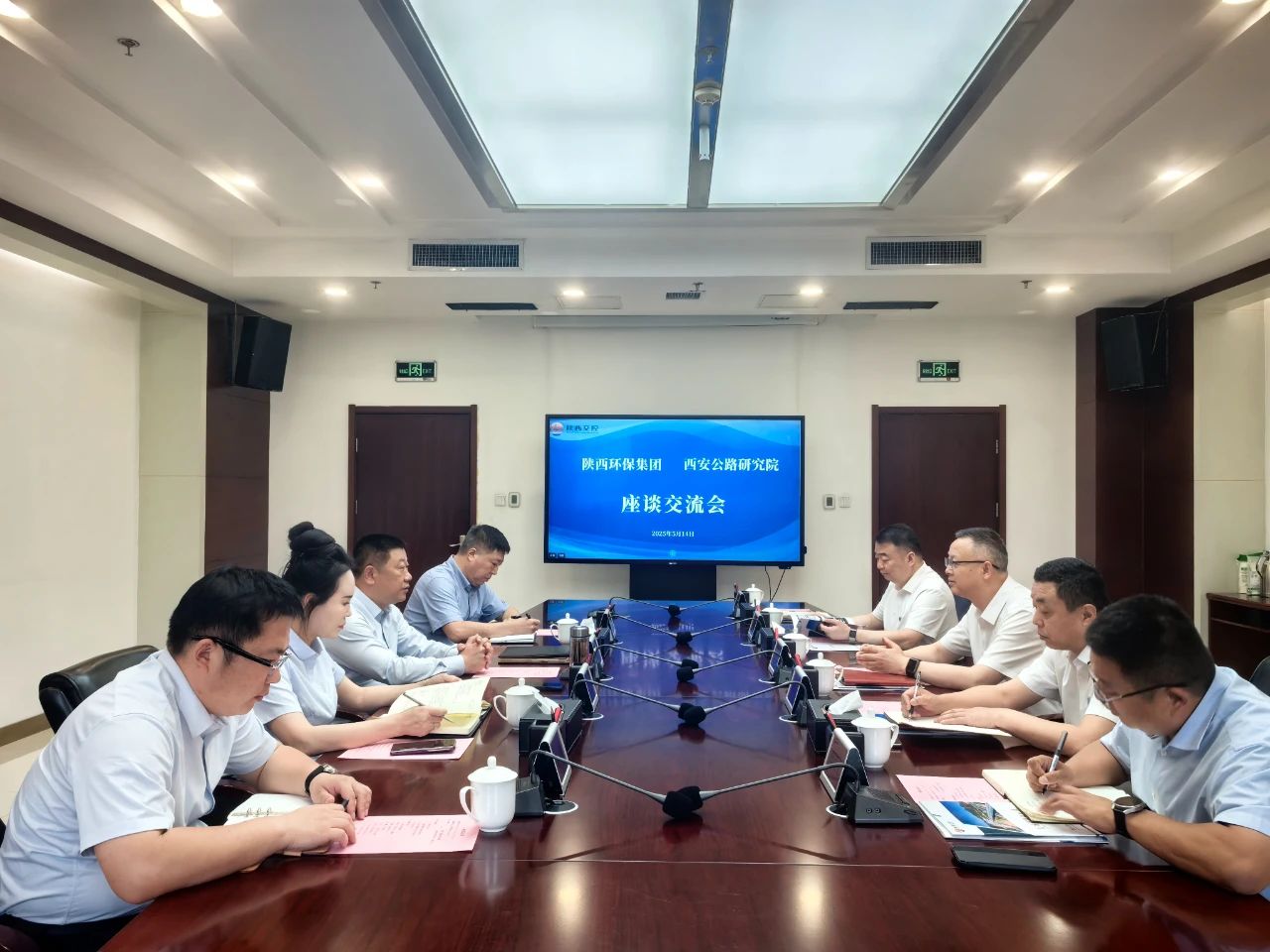 陕西J9集团集团与陕西交控集团西安公路钻研院座谈互换
